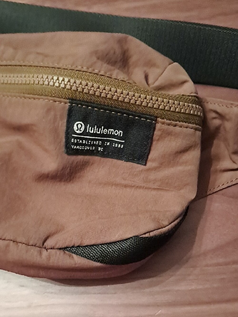 lululemon athletica Brown Belt Bag with Black Strap - Picture 2 of 8
